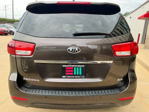 Used 2016 Kia Sedona EX FWD image 4