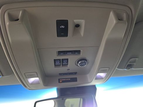 Used 2019 GMC Yukon Denali w/ Denali Ultimate Package image 27