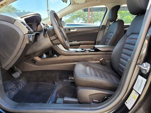 Used 2013 Ford Fusion SE image 4