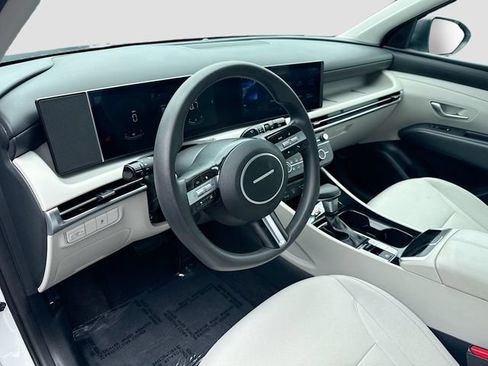 Used 2025 Hyundai Tucson SE FWD image 9