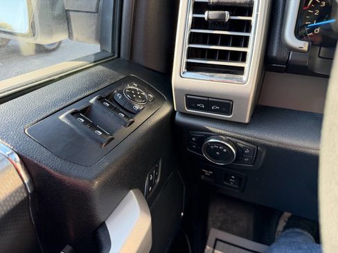 Used 2015 Ford F150 Lariat image 25