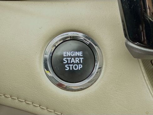 Used 2023 Toyota Highlander XLE AWD/4WD image 35