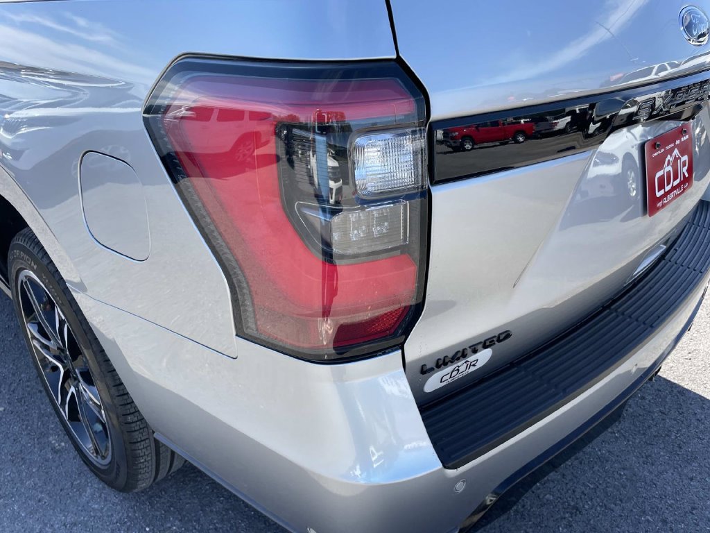 Used 2020 Ford Expedition Limited w/ Equipment Group 303A AWD/4WD image 17