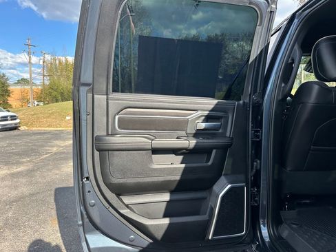 Used 2025 RAM 2500 Laramie w/ Night Edition image 38