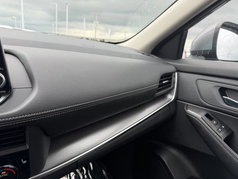 Used 2025 Nissan Rogue SV w/ SV Premium Package FWD image 22