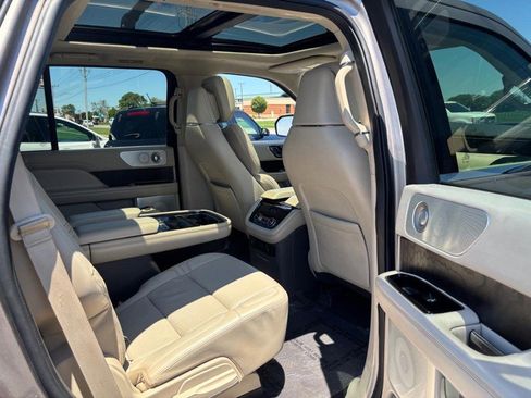 Used 2020 Lincoln Navigator Reserve w/ Luxury Package AWD/4WD image 12