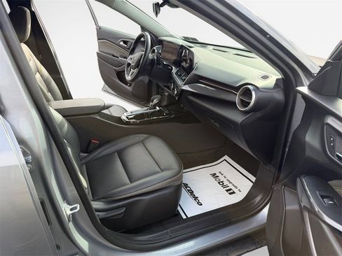 Used 2024 Chevrolet Trax ACTIV w/ Sunroof Package image 26