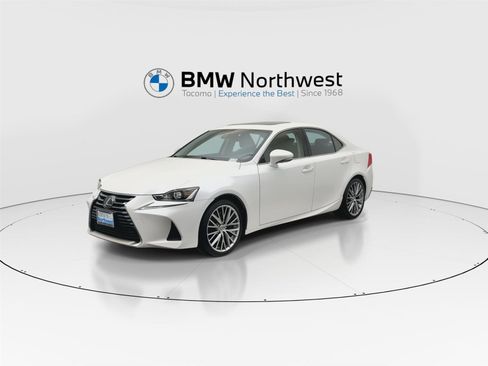 Used 2018 Lexus IS 300 AWD image 9
