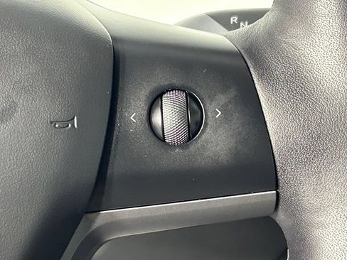 Used 2023 Tesla Model Y Long Range AWD/4WD image 25