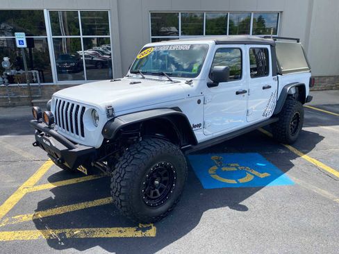 Used 2022 Jeep Gladiator Sport w/ Trailer Tow Package AWD/4WD image 2