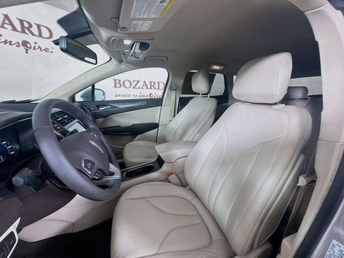 Used 2017 Lincoln MKC Premiere image 25