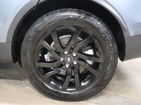 Used 2019 Land Rover Discovery SE image 32
