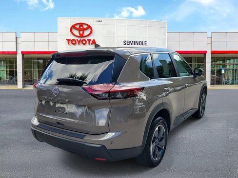 Used 2025 Nissan Rogue SV FWD image 3