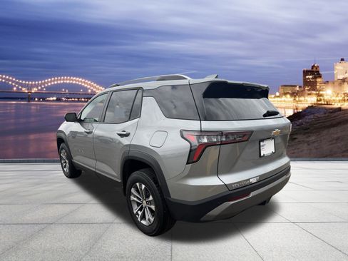 Used 2025 Chevrolet Equinox LT w/ Convenience Package II image 3