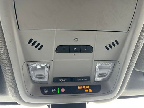 Used 2021 Chevrolet Equinox Premier image 31