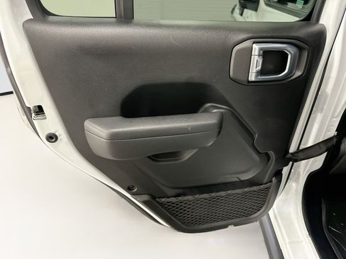 Used 2023 Jeep Wrangler Unlimited w/ Sun & Screen Package AWD/4WD image 27