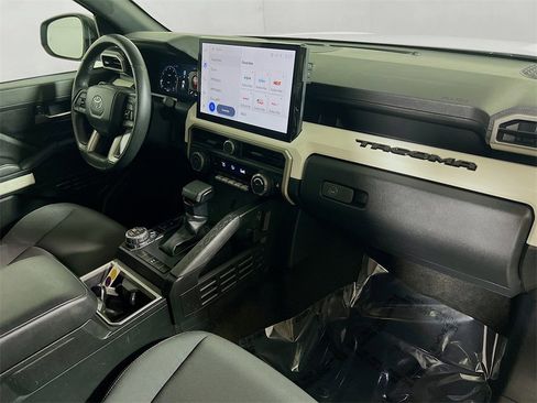 Certified 2024 Toyota Tacoma TRD Off-Road image 25