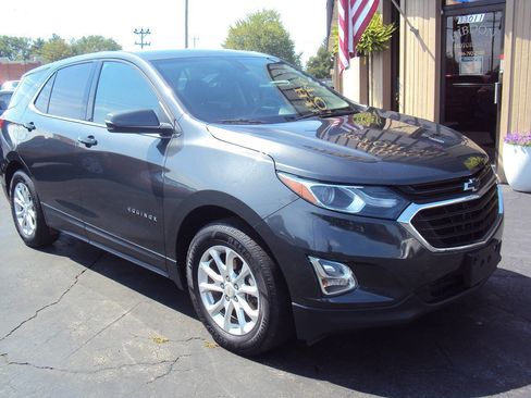 Used 2018 Chevrolet Equinox LT FWD image 2