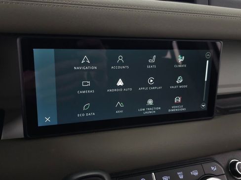 Used 2023 Land Rover Defender 110 SE image 28