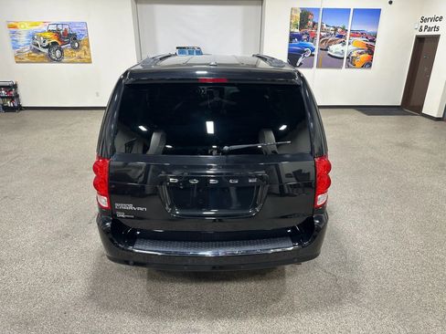 Used 2018 Dodge Grand Caravan SE w/ UConnect Hands-Free Group image 11