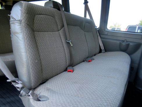 Used 2011 Chevrolet Express 3500 LS image 21