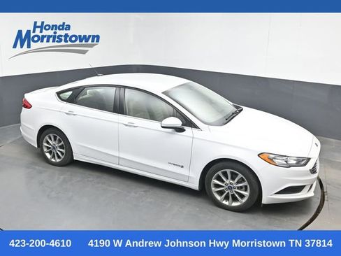 Used 2017 Ford Fusion SE FWD image 1
