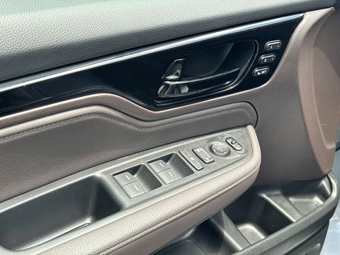 Used 2023 Honda Odyssey Touring image 21