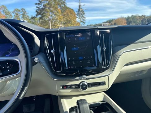 Certified 2023 Volvo XC60 B5 Plus w/ Protection Package Premier image 22