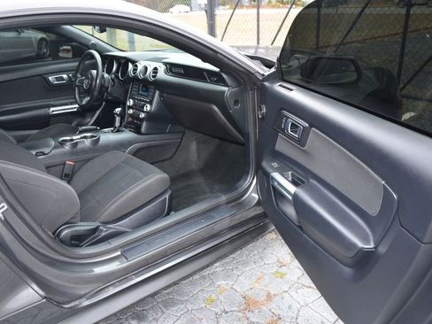 Used 2018 Ford Mustang Coupe image 30