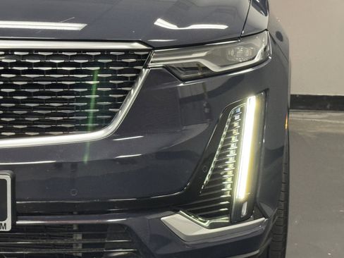 Used 2025 Cadillac XT6 Premium Luxury image 8