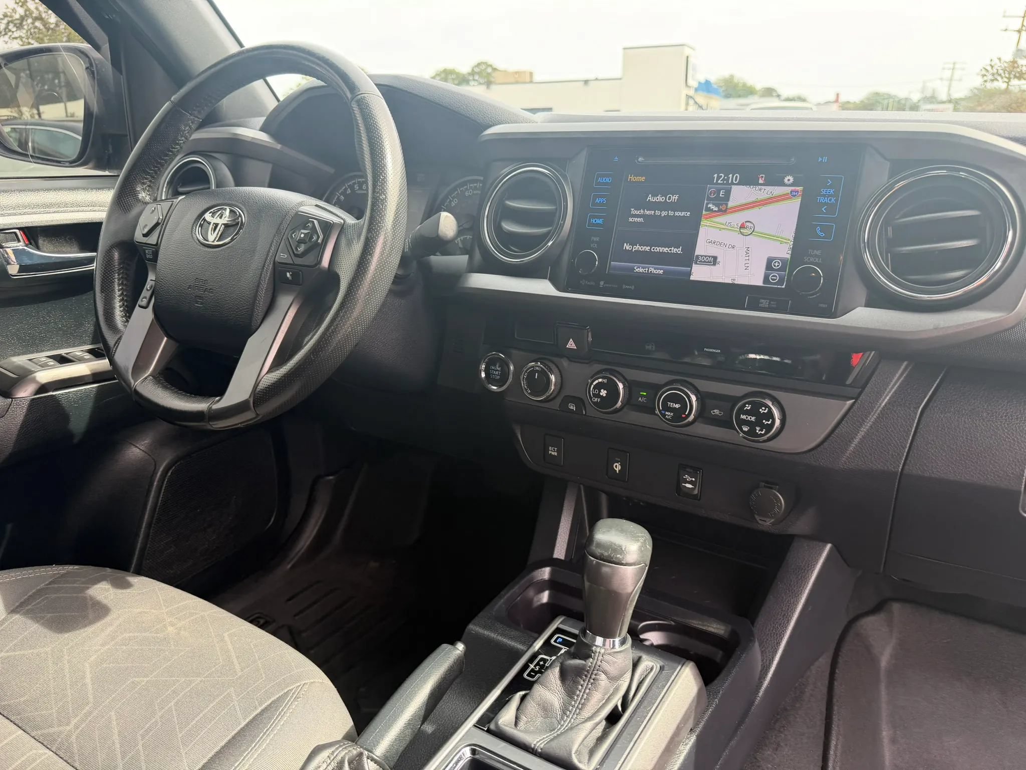 Used 2017 Toyota Tacoma TRD Sport w/ Tow Package AWD/4WD image 24