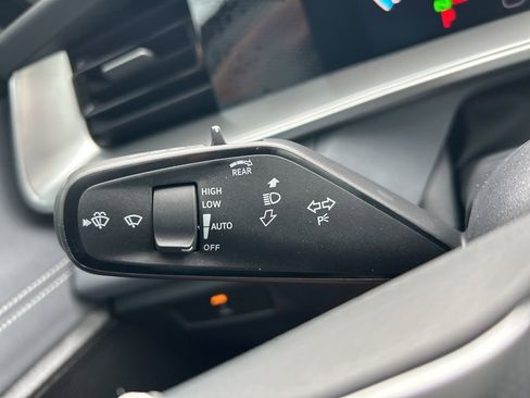 New 2026 Volkswagen Tiguan SE FWD image 29