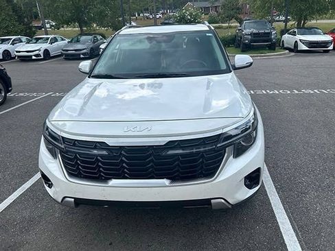 Certified 2025 Kia Seltos EX w/ EX Sunroof Package FWD image 14