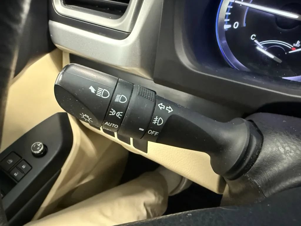 Used 2015 Toyota Highlander XLE AWD/4WD image 16