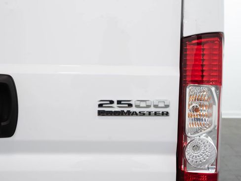 Used 2025 RAM ProMaster 2500 w/ Convenience Group FWD image 9