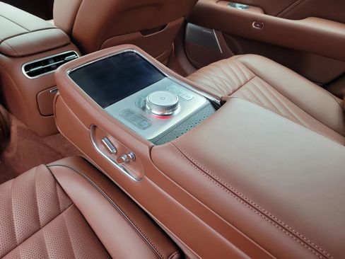 Used 2025 Genesis G90 3.5T AWD/4WD image 18