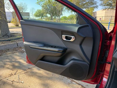 Used 2025 Kia K4 LXS image 18