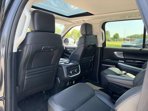Used 2025 Ford Expedition Max Platinum AWD/4WD image 31