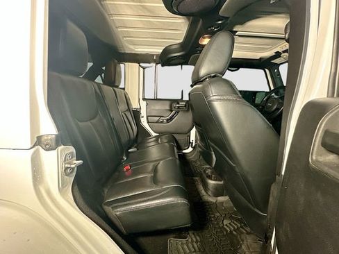 Used 2014 Jeep Wrangler Unlimited Sahara image 24