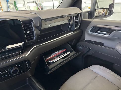 Used 2025 Chevrolet Silverado 2500 LTZ w/ LTZ Convenience Package AWD/4WD image 40