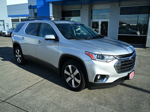 Used 2020 Chevrolet Traverse LT w/ LT Premium Package image 1