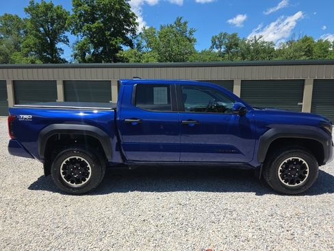 Certified 2024 Toyota Tacoma TRD Off-Road AWD/4WD image 8