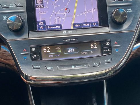 Used 2013 Toyota Avalon Limited FWD image 34