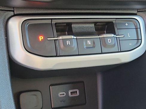 Used 2023 GMC Acadia SLE w/ Elevation Edition image 15