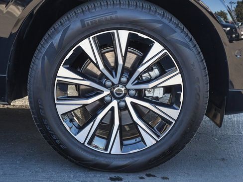 Used 2025 Volvo XC60 B5 Plus image 6