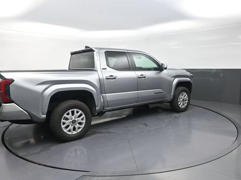 Used 2025 Toyota Tacoma SR5 AWD/4WD image 18