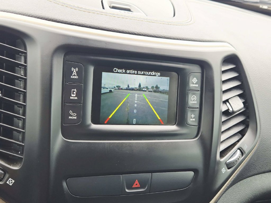 Used 2018 Jeep Cherokee Latitude w/ Cold Weather Group AWD/4WD image 25