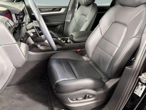 Certified 2024 Porsche Cayenne AWD/4WD image 5