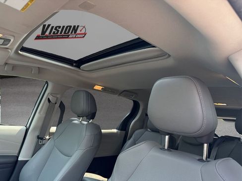 Used 2022 Toyota Sienna XLE image 22