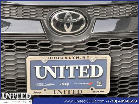 Used 2022 Toyota Corolla LE image 9